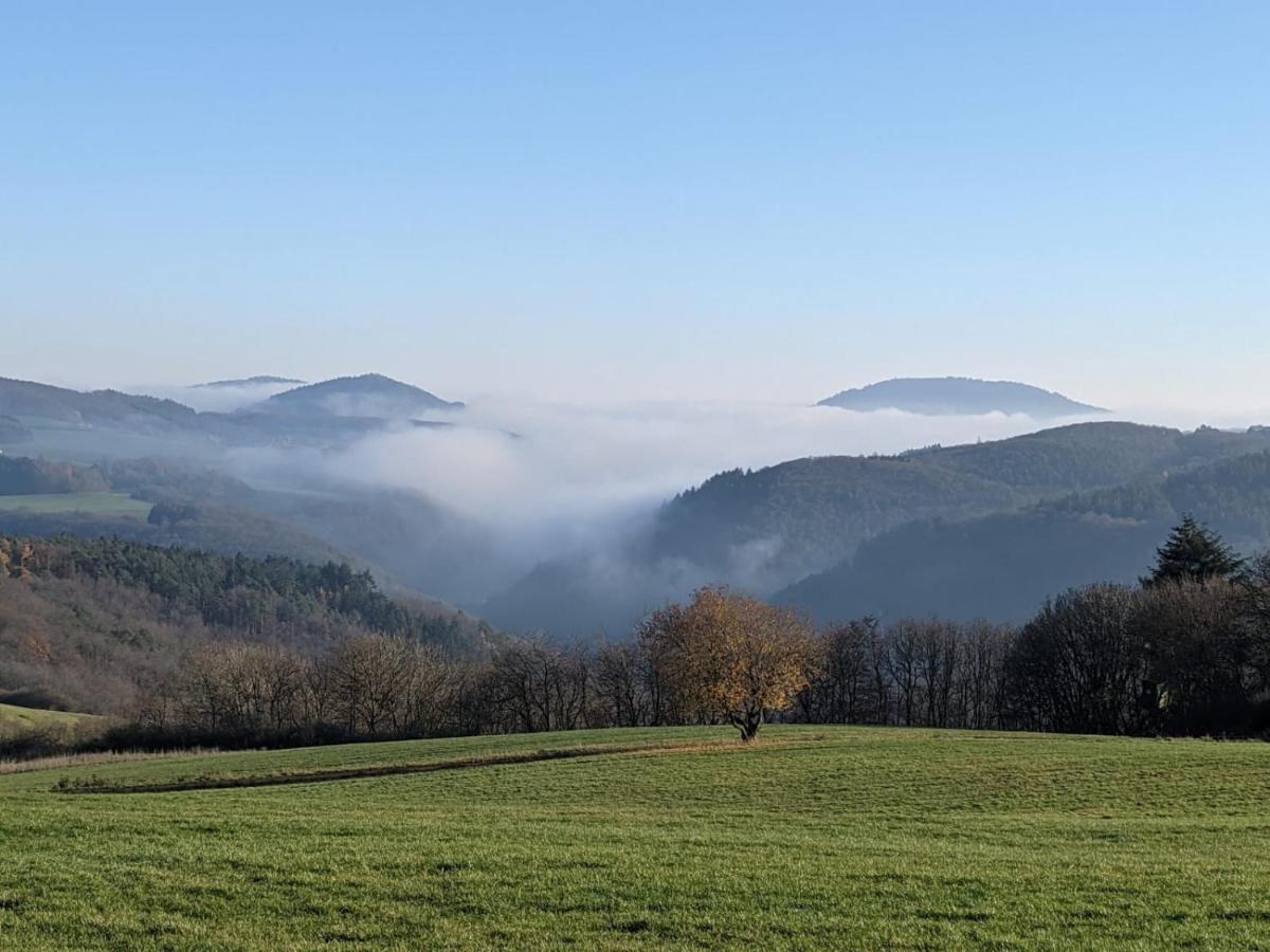 Ferienwohnungen Am Aeppelsberg Volkesfeld Eksteriør bilde